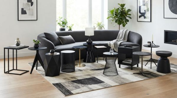 Plus de 10 idées de bouts de canapé noirs au design contemporain